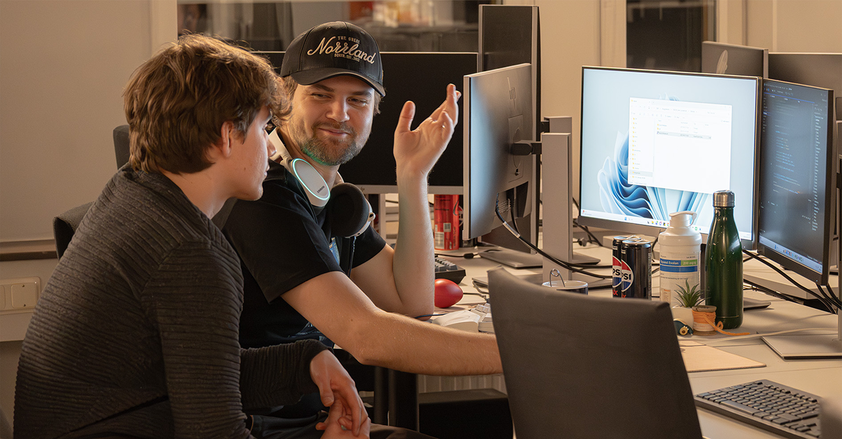 John and Johan cooperating on solving a bug